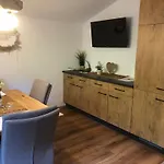 Thomas Apartment *